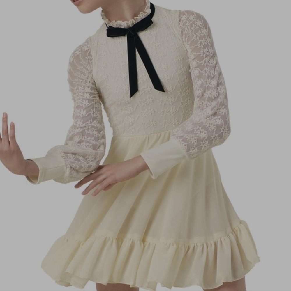 Weissman cream coloured Lyrical/Ballet costume w/ floral appliqué hair clip